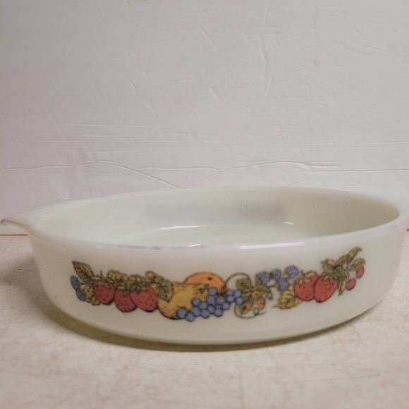 Anchor Hocking Fire King Fruit Harvest 9" vtg. Casserole Dish - Picture 1 of 2